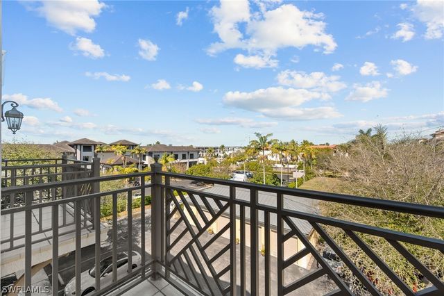 380 10TH ST S 202, Naples, FL 34102