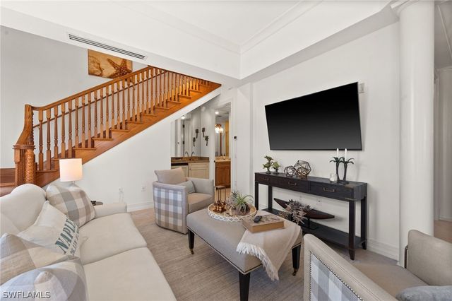 380 10TH ST S 202, Naples, FL 34102