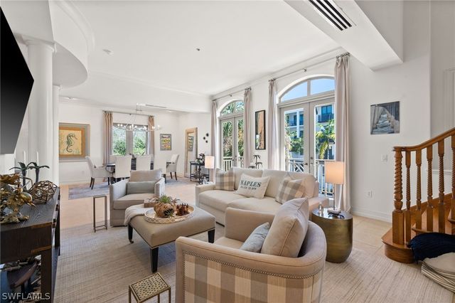 380 10TH ST S 202, Naples, FL 34102