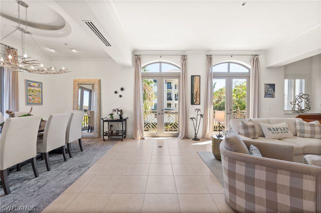 380 10TH ST S 202, Naples, FL 34102