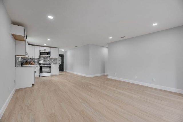 2015 Rose Hill Road, Carrollton, TX 75007