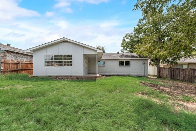 2015 Rose Hill Road, Carrollton, TX 75007