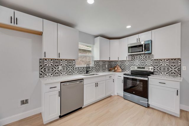 2015 Rose Hill Road, Carrollton, TX 75007