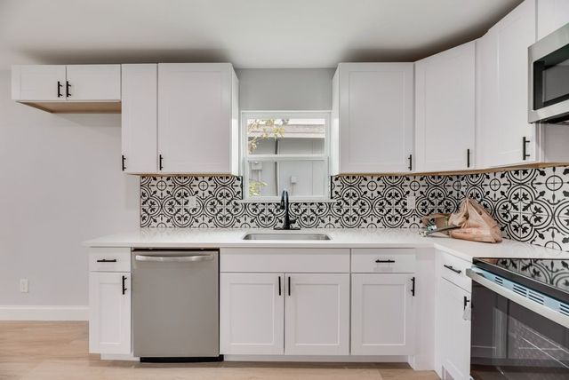 2015 Rose Hill Road, Carrollton, TX 75007