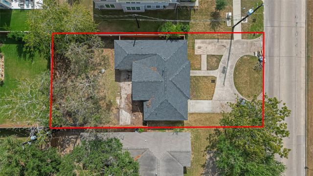 5609 Newcastle Street, Bellaire, TX 77401