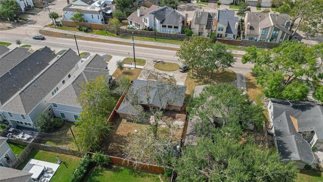 5609 Newcastle Street, Bellaire, TX 77401