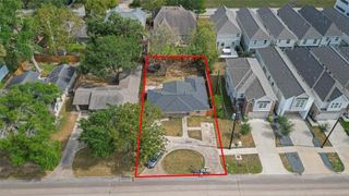5609 Newcastle Street, Bellaire, TX 77401