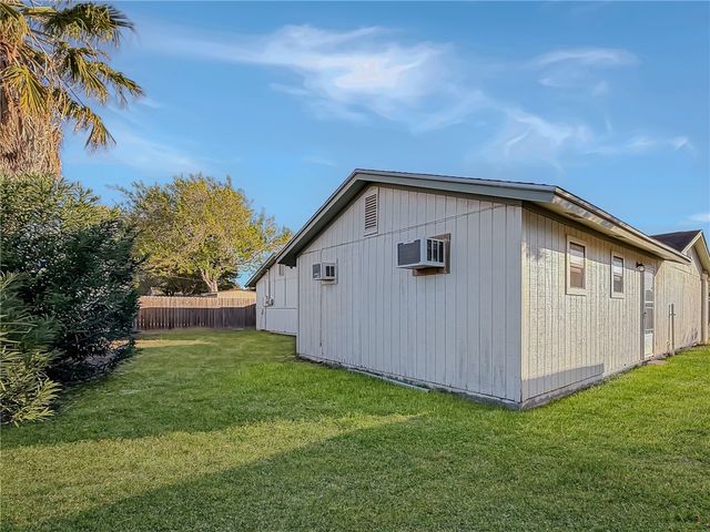 6910 Yukon Dr, Corpus Christi, TX 78412