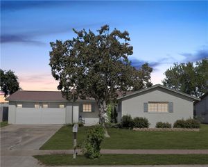 6910 Yukon Dr, Corpus Christi, TX 78412