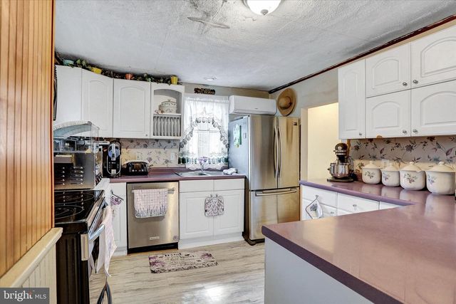 122 SHIPPENSBURG RD, Shippensburg, PA 17257