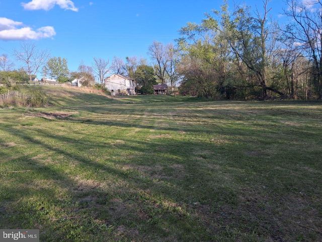 122 SHIPPENSBURG RD, Shippensburg, PA 17257