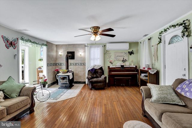 122 SHIPPENSBURG RD, Shippensburg, PA 17257