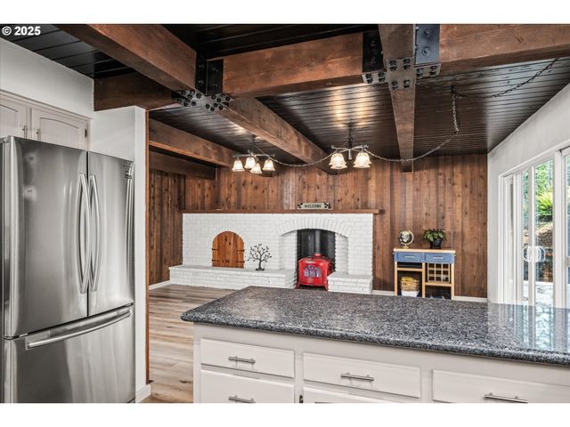 381 TALEMENA Dr, Cottage Grove, OR 97424