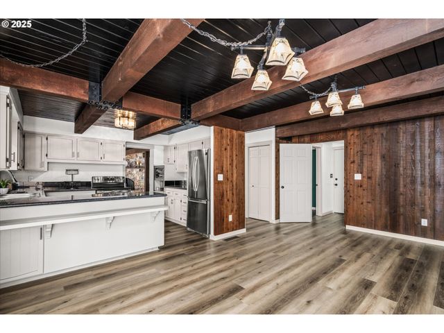 381 TALEMENA Dr, Cottage Grove, OR 97424