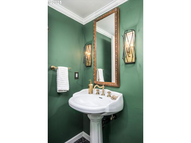 381 TALEMENA Dr, Cottage Grove, OR 97424