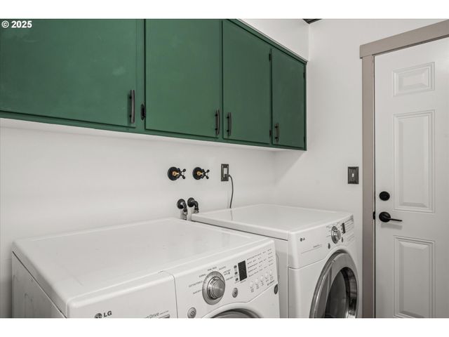 381 TALEMENA Dr, Cottage Grove, OR 97424