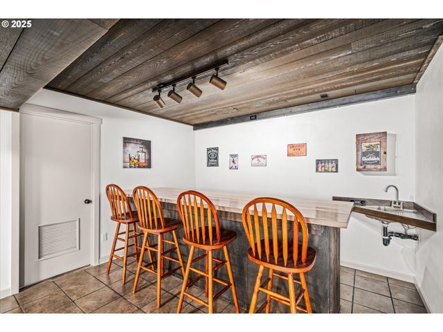 381 TALEMENA Dr, Cottage Grove, OR 97424