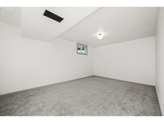 381 TALEMENA Dr, Cottage Grove, OR 97424