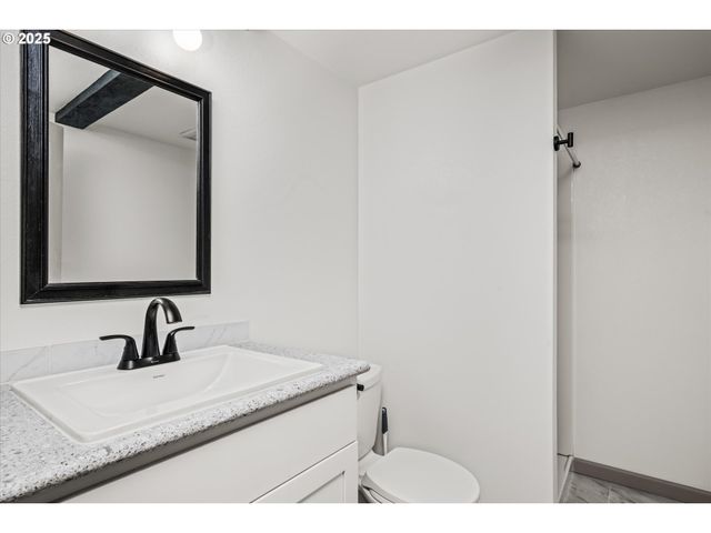 381 TALEMENA Dr, Cottage Grove, OR 97424