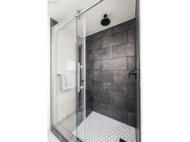 381 TALEMENA Dr, Cottage Grove, OR 97424