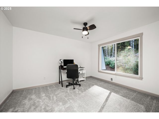 381 TALEMENA Dr, Cottage Grove, OR 97424