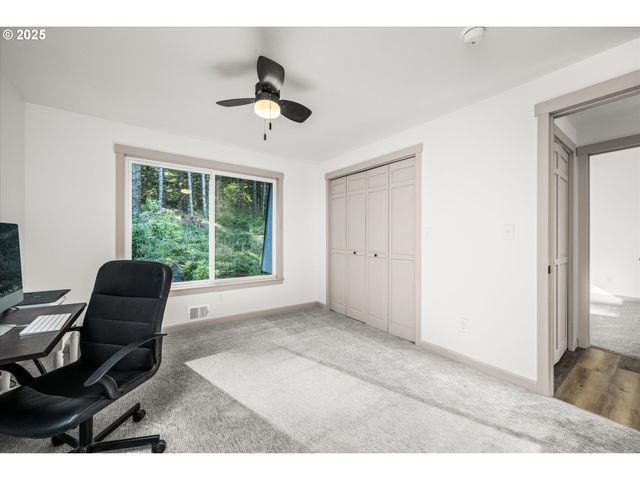 381 TALEMENA Dr, Cottage Grove, OR 97424