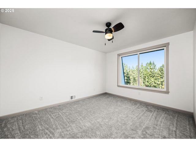 381 TALEMENA Dr, Cottage Grove, OR 97424