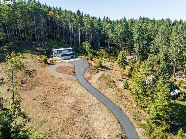 381 TALEMENA Dr, Cottage Grove, OR 97424