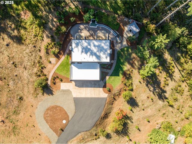 381 TALEMENA Dr, Cottage Grove, OR 97424