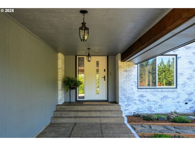 381 TALEMENA Dr, Cottage Grove, OR 97424