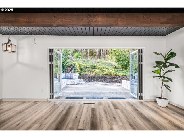 381 TALEMENA Dr, Cottage Grove, OR 97424