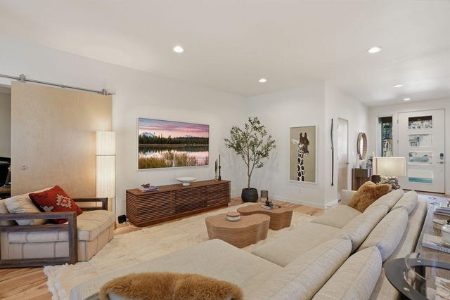 2048 NW Shiraz Court, Bend, OR 97703