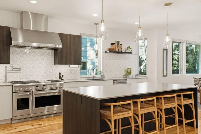 2048 NW Shiraz Court, Bend, OR 97703