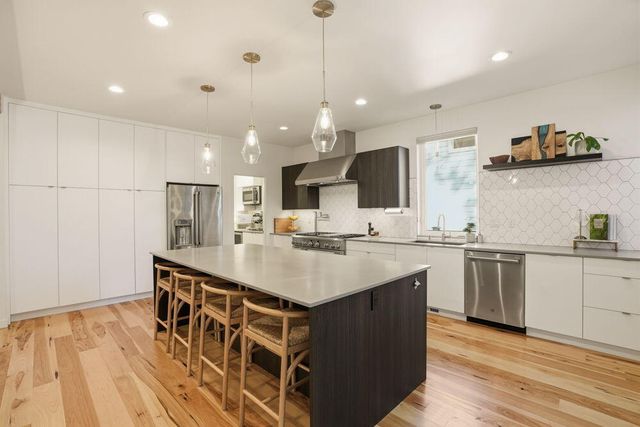 2048 NW Shiraz Court, Bend, OR 97703