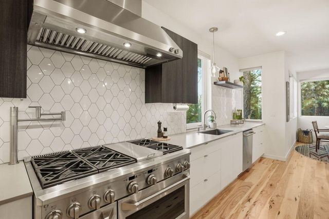 2048 NW Shiraz Court, Bend, OR 97703