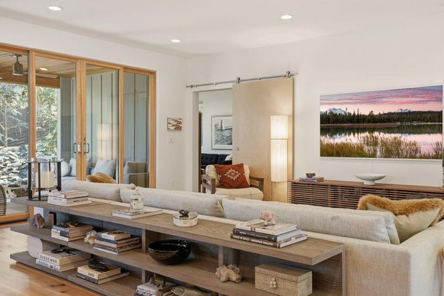 2048 NW Shiraz Court, Bend, OR 97703