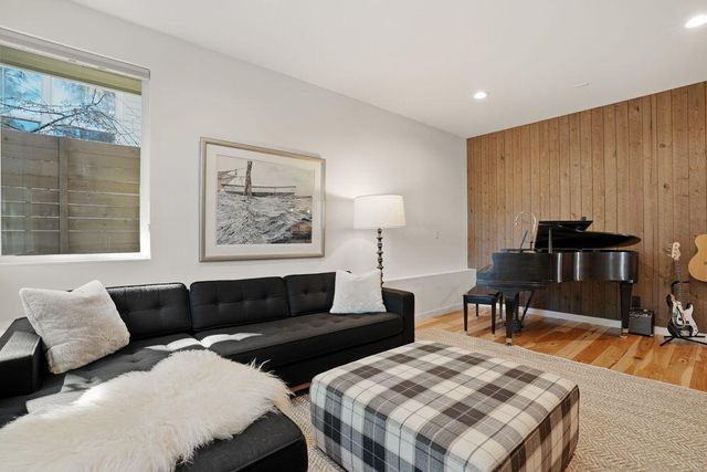 2048 NW Shiraz Court, Bend, OR 97703