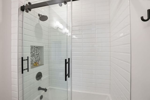 2048 NW Shiraz Court, Bend, OR 97703