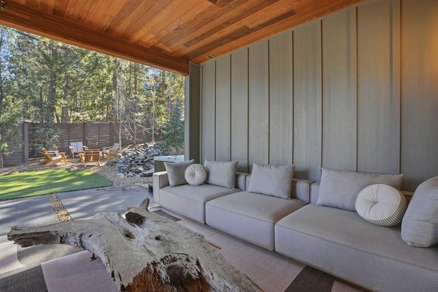 2048 NW Shiraz Court, Bend, OR 97703