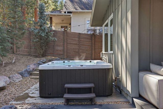 2048 NW Shiraz Court, Bend, OR 97703