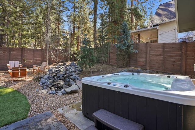 2048 NW Shiraz Court, Bend, OR 97703