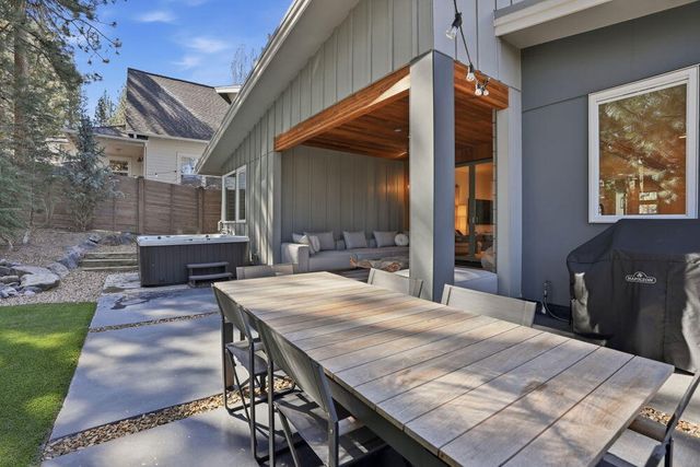 2048 NW Shiraz Court, Bend, OR 97703