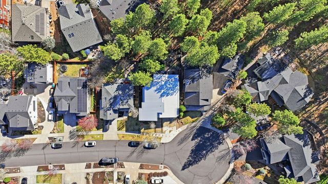 2048 NW Shiraz Court, Bend, OR 97703