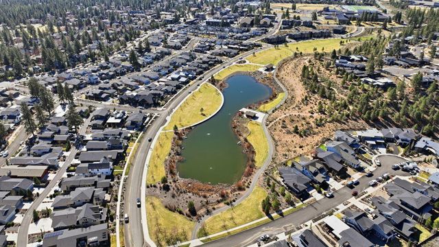2048 NW Shiraz Court, Bend, OR 97703