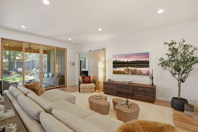 2048 NW Shiraz Court, Bend, OR 97703