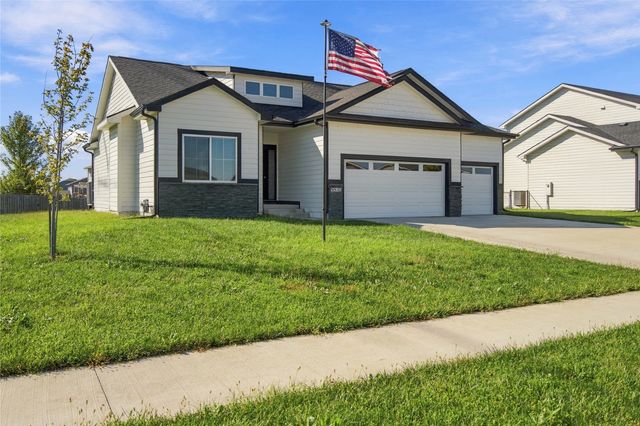 5532 147th Street, Urbandale, IA 50323