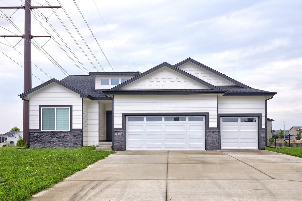 5532 147th Street, Urbandale, IA 50323