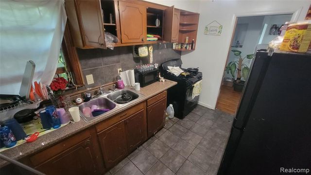 20931 Pickford Street, Detroit, MI 48219