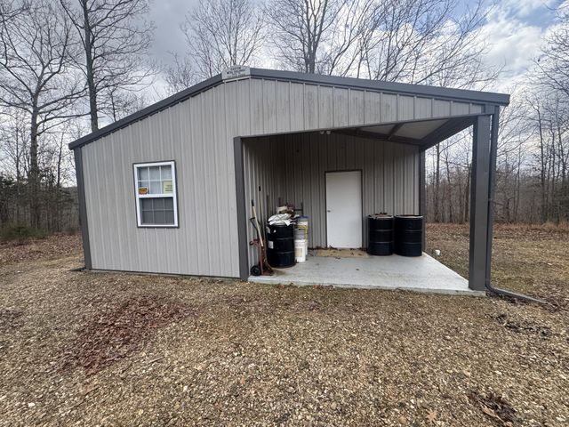 323 Graham Rd, Cumberland City, TN 37050