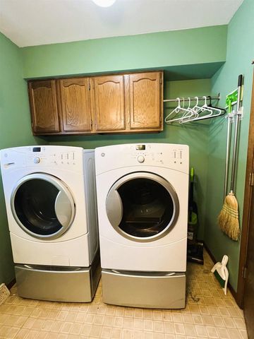 840 RAMBLE LANE, Plover, WI 54467